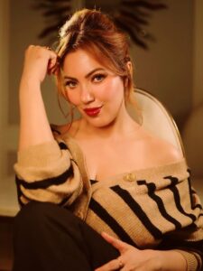 xnxx bokep – Lembur Larut Malam Malah Dapat Bonus